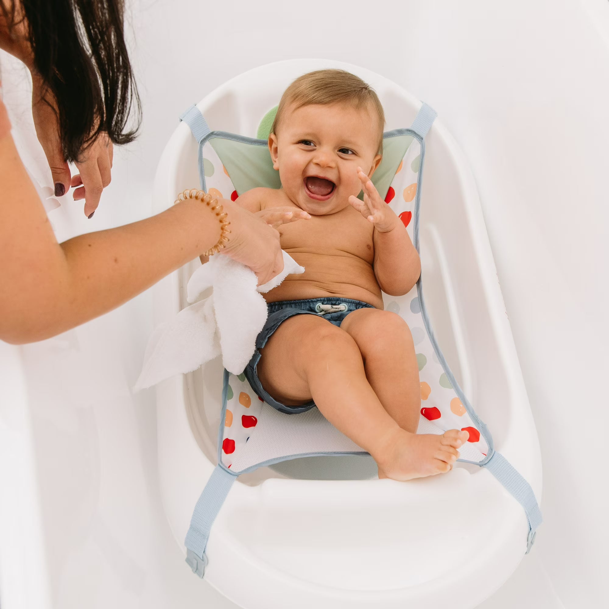 Hopscotch Lane Newborn to Toddler White 3-in-1 Rigid Baby Bathtub with Sling, Ages 0+ Months, Unisex